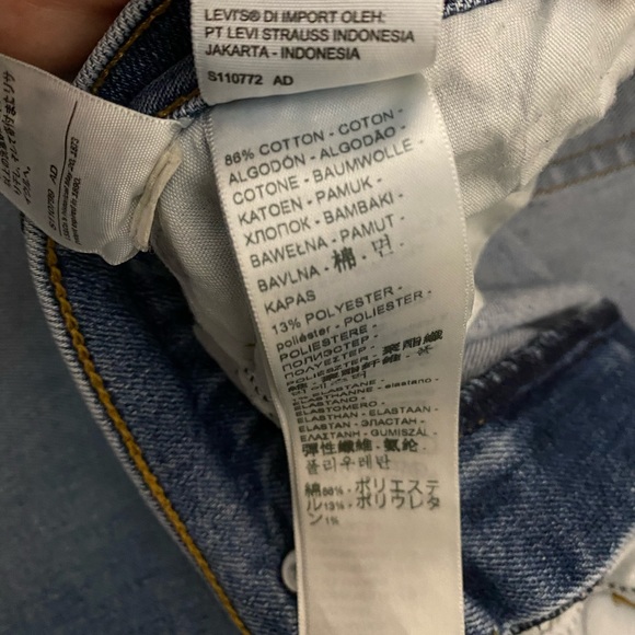 High Waisted Levi Mom Jeans - Picture 6 of 7